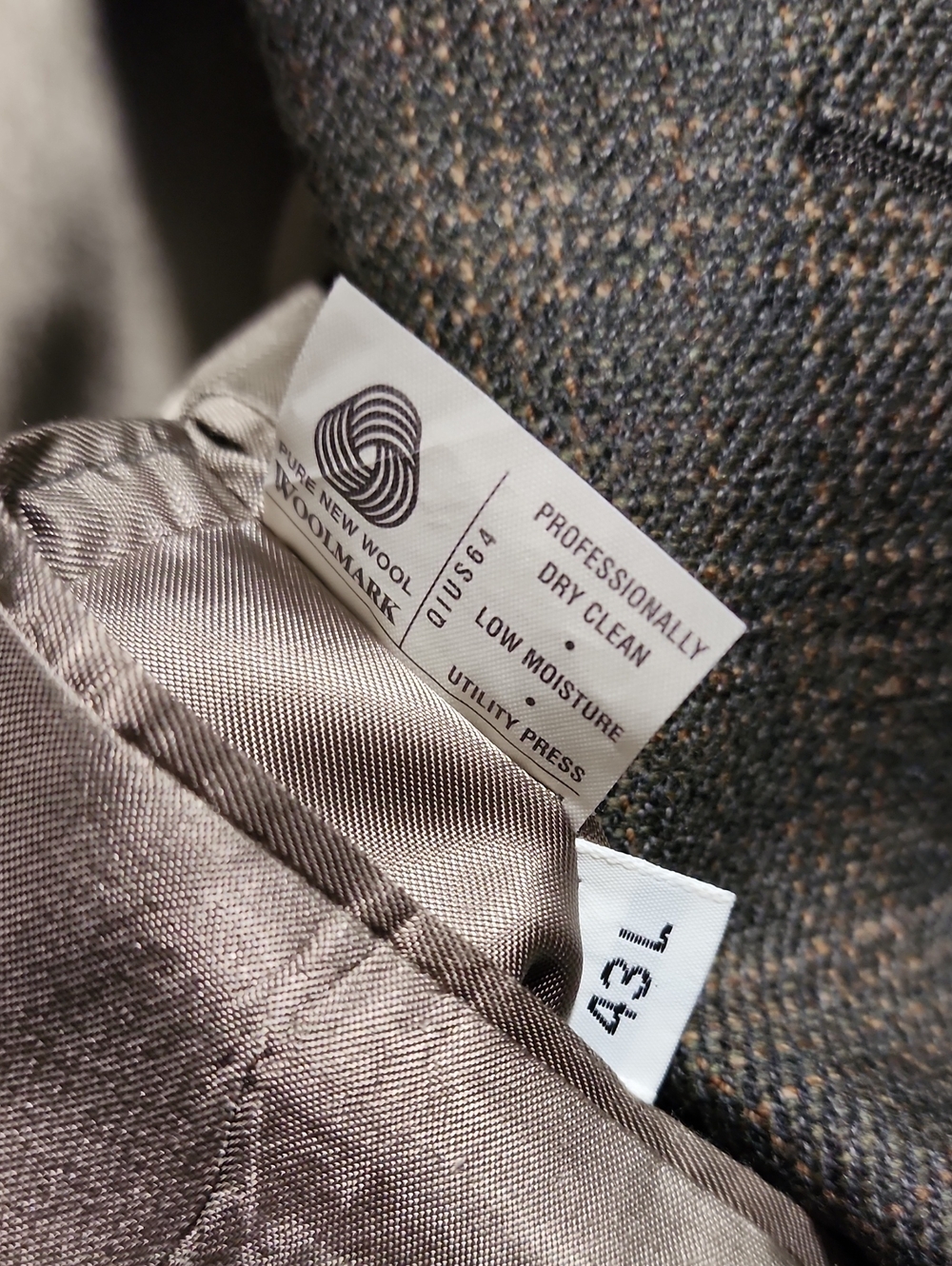 ๐ Austin Reed Plaid Two-Button Blazer ๐ - Picture 5 of 7